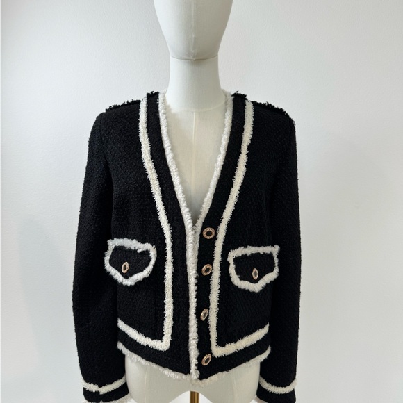 Chic Black and White Cardigan - Picture 2 of 7